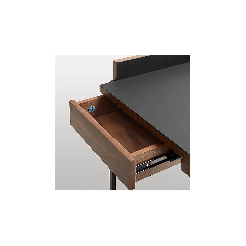 Tabloid Desk